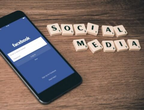 FronnieLewis's tweet photo. The top scams that started on social media and rake in millions of dollars
https://t.co/Xf5ZvR9Zbi https://t.co/RKm8xfRlhR