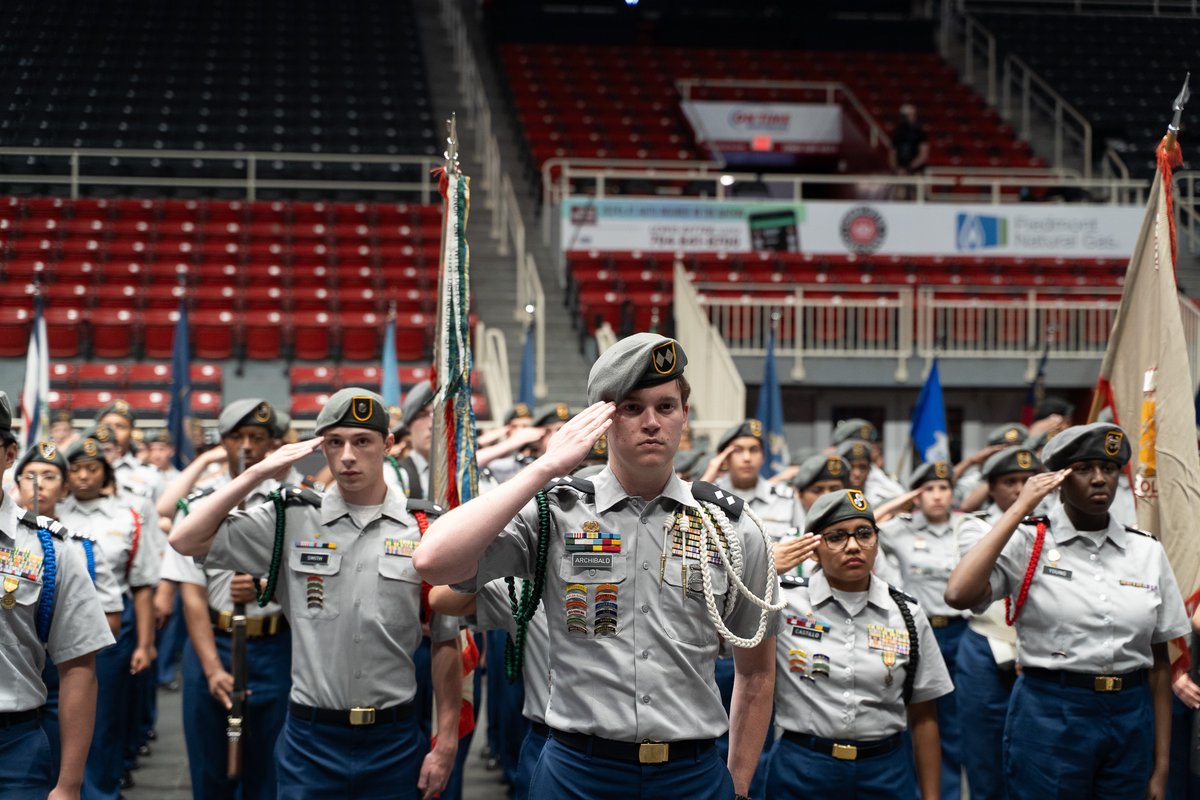 CharMeckSchools's tweet image. We’re proud of our CMS JROTC cadets! 🎖️
The Superintendent’s Cup Award Ceremony celebrates excellence across all 22 CMS JROTC programs—and our cadets shined. Congrats! 🎉
#EndlessPossibilities #AcademicExcellence #JROTC