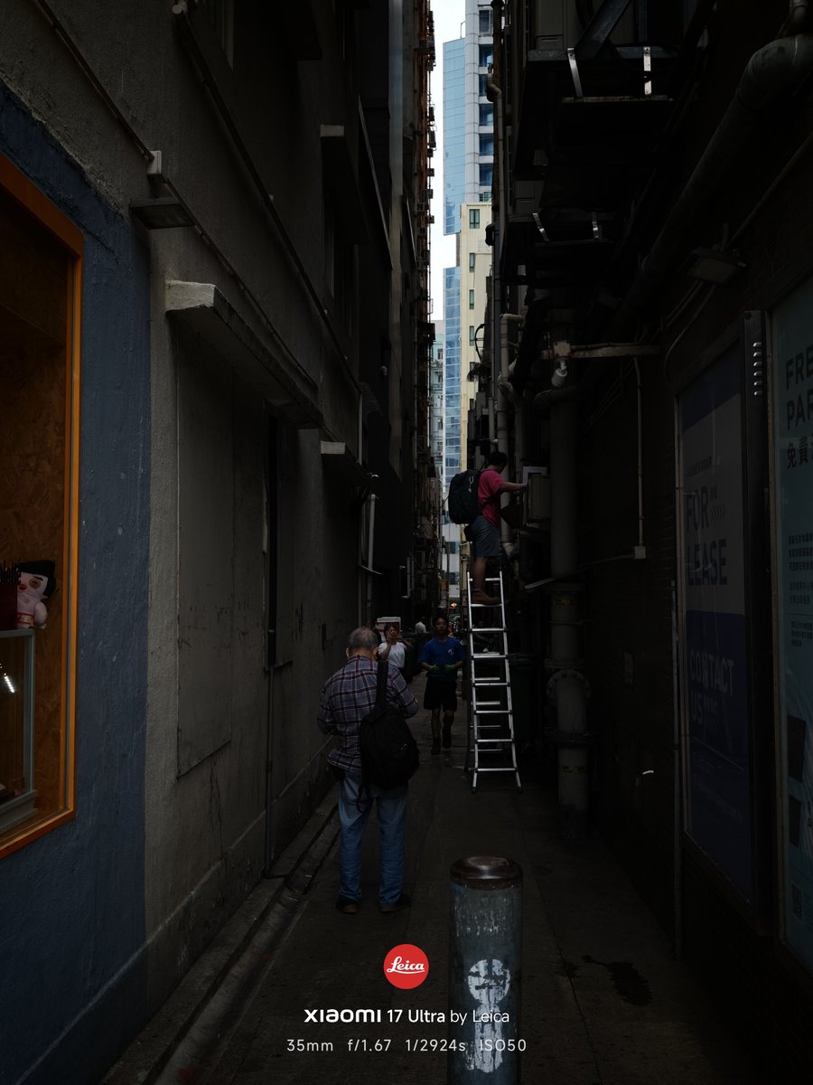 Frankforphones's tweet image. Xiaomi 17 Ultra Leica Edition vs Oppo Find x9 Ultra

10x M9
35mm photo mode

Bokeh and alley vibes

#oppofindx9ultra @oppo @OPPOIndia @OPPOJapan
#streetphotography #shotonsnapdragon