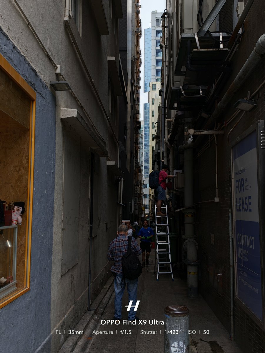 Frankforphones's tweet image. Xiaomi 17 Ultra Leica Edition vs Oppo Find x9 Ultra

10x M9
35mm photo mode

Bokeh and alley vibes

#oppofindx9ultra @oppo @OPPOIndia @OPPOJapan
#streetphotography #shotonsnapdragon