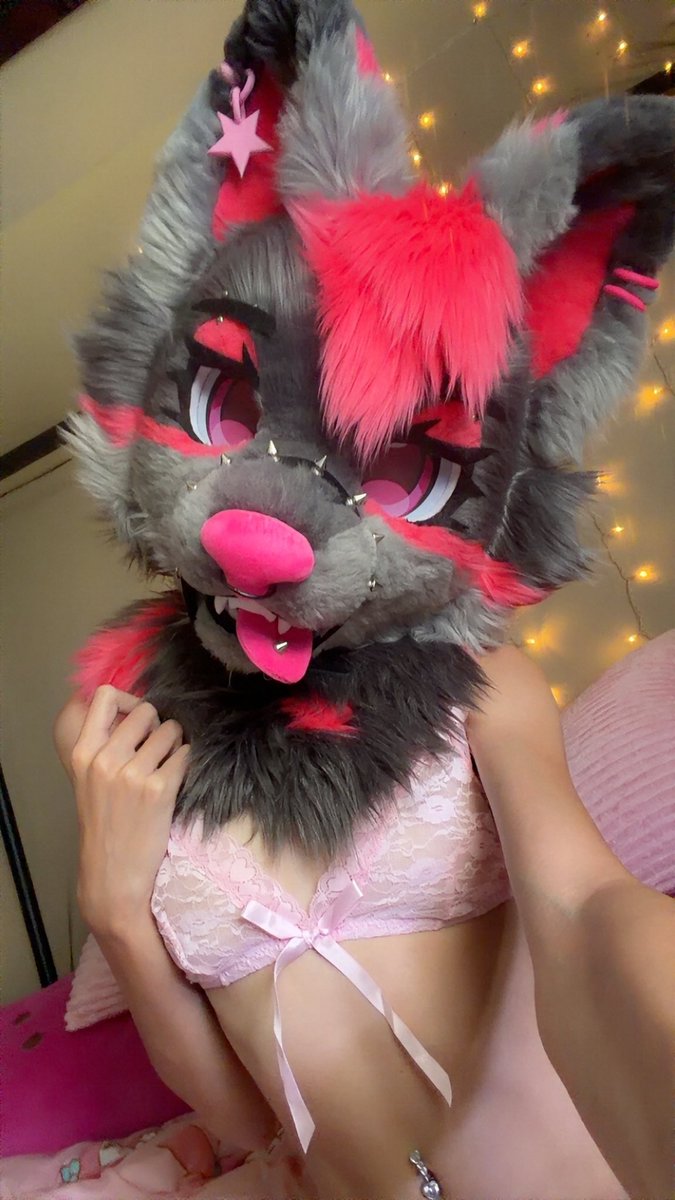 jynxoxx's tweet photo. why haven’t u subbed 2 me yet? 😫
#furry #fursuit #furrygirl https://t.co/XGODOD9GmZ