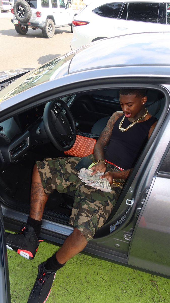 Smiling tryna get Rich tweet media