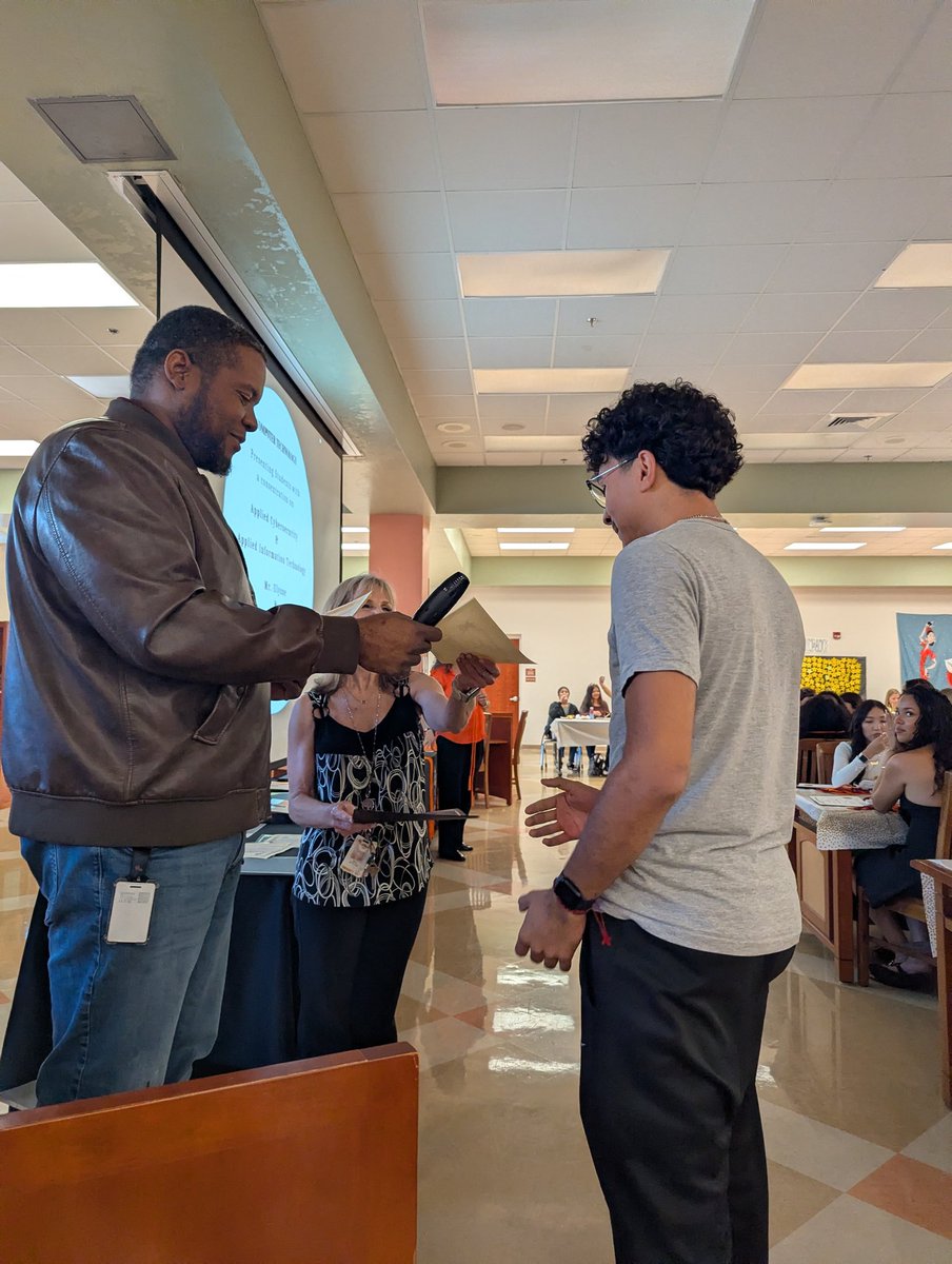 lord_daisy's tweet photo. Celebrating our students at the Academy's Certificates and Cords Breakfast! A heartfelt thank you to Walmart Store #1398 for their generous $1,000 grant! @Walmart  @JILHSOFFICIAL https://t.co/sg3lFYbhWx