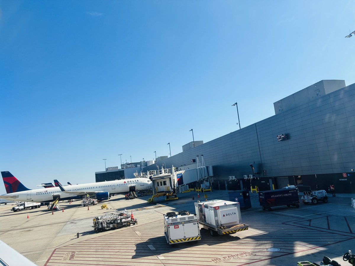 Bonheur0721's tweet image. Meet us at the corner of party and F1 Miami GP! 🏎️
#keywest #friyay #fridayfunday 
#Miami #F1