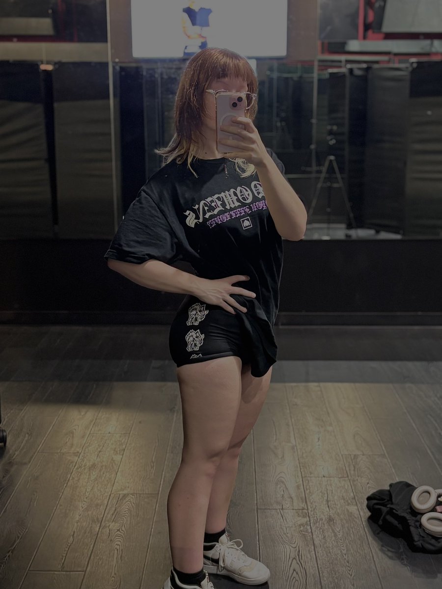 SID0NEEE's tweet photo. before and after leg day 😮‍💨
(plus new hair cut) https://t.co/vatYr5uEkF
