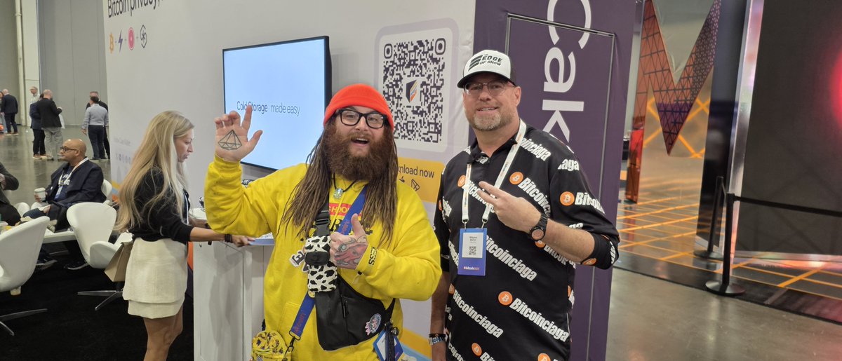 KennethBosak's tweet photo. w/ @BlockchaynWayne at @TheBitcoinConf https://t.co/3av0afZ17v
