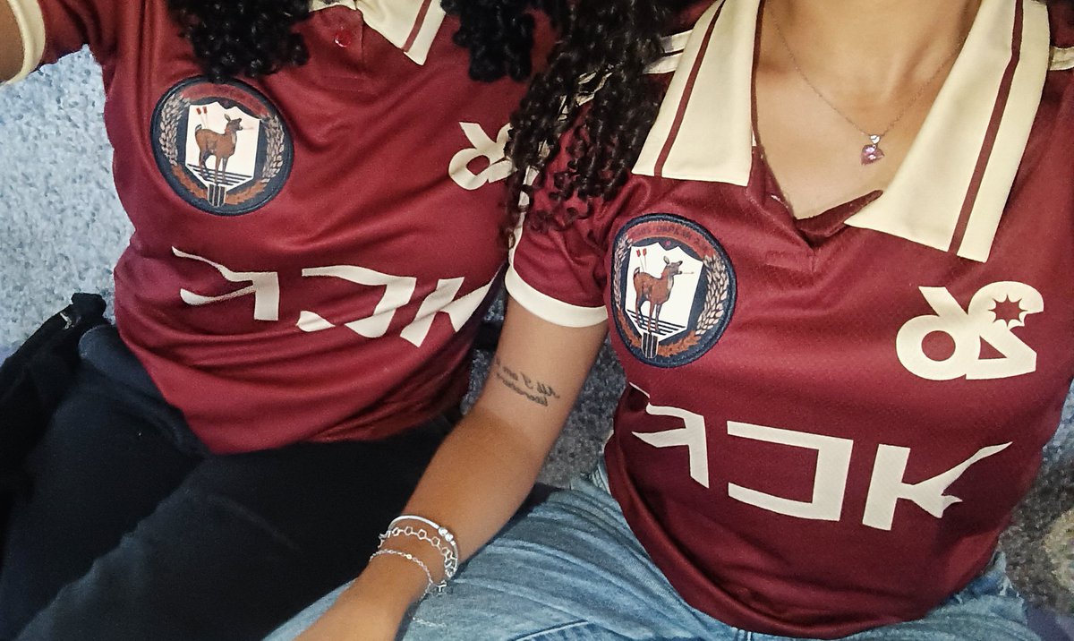 mcrripie's tweet photo. combinando de jersey!!!
também íamos jantar no ru mas o cardápio não nos apeteceu então ficamos #fofocando https://t.co/XVsai64rVu