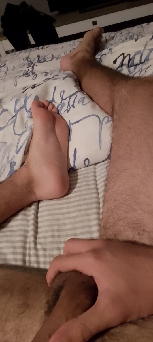 jacobmaster01's tweet photo. Sbavi e paghi😂😂 #feet #barefeet #findom #master #cashmaster #moneyslave https://t.co/FHXtSNGUdz