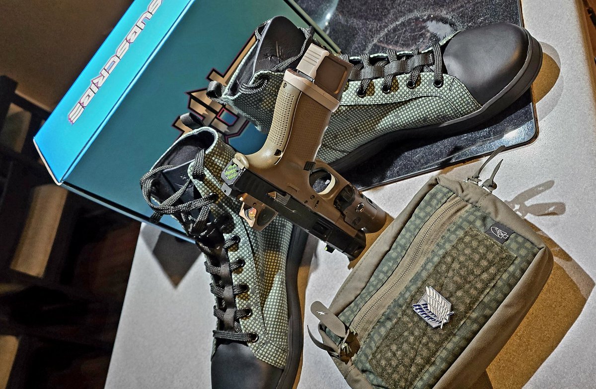 Mr_Nobody9mm's tweet photo. New kicks, who dis?
@UnsubscribeCast @combatflipflops https://t.co/5jh7OSXUyj
