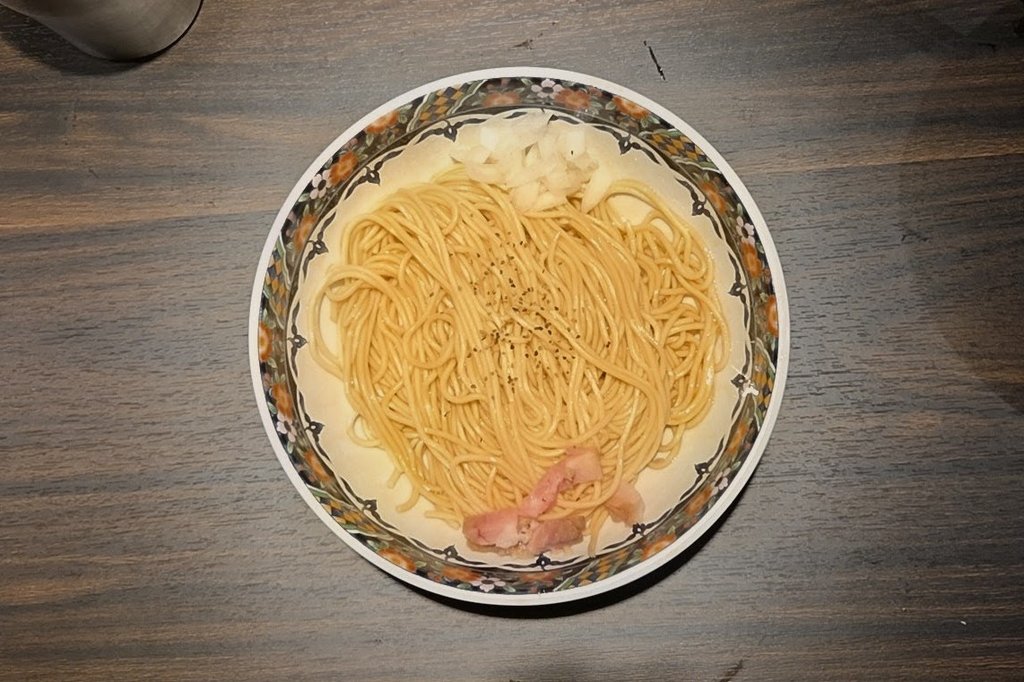 kazutan0264's tweet photo. 神田煮干中華蕎麦まいまい@神田にて、中華蕎麦＆鶏油和え玉。オープンは、2026年４月20日。『つきひ@亀戸』の長谷川氏率いる３号店。スープは、煮干しのうま味のみならず、苦み等も尽く描き切った「体温」を感じる芳醇淡麗。啜りを重ねる程天井知らずに延びる余韻も、この１杯の物語に不可欠な配役だ。 https://t.co/8DKGGEeIaA