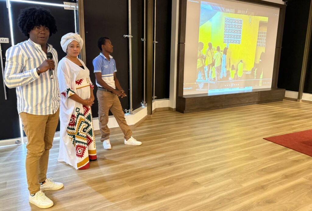 LA GUAJIRA SE UNE PARA QUE SUS JÓVENES PINTEN POR EL AGUA: <a href="/CorpoPreservar/">CorporaciónPreservar</a> coordinó la Gala de Premiación de los murales realizados en el marco del programa “Pinta por el Agua”, iniciativa liderada por <a href="/CORPOGUAJIRA/">Corpoguajira</a>. Conoce más en preservar.org