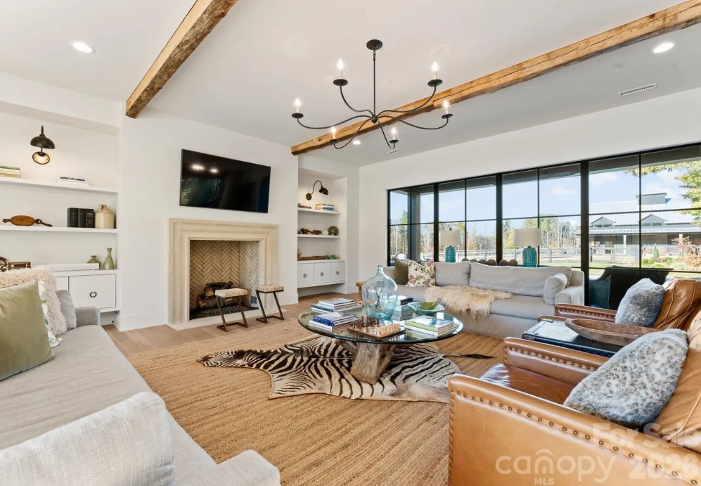 Queen_City_News's tweet image. A GOLF LIFE ⛳️ | A Lincoln County property owned by Jon Rahm's caddie has a 3,000-square-foot recreation barn and is on the market for $14 million. #realestate

See what else the home has here👇
tinyurl.com/4yj8kb3a