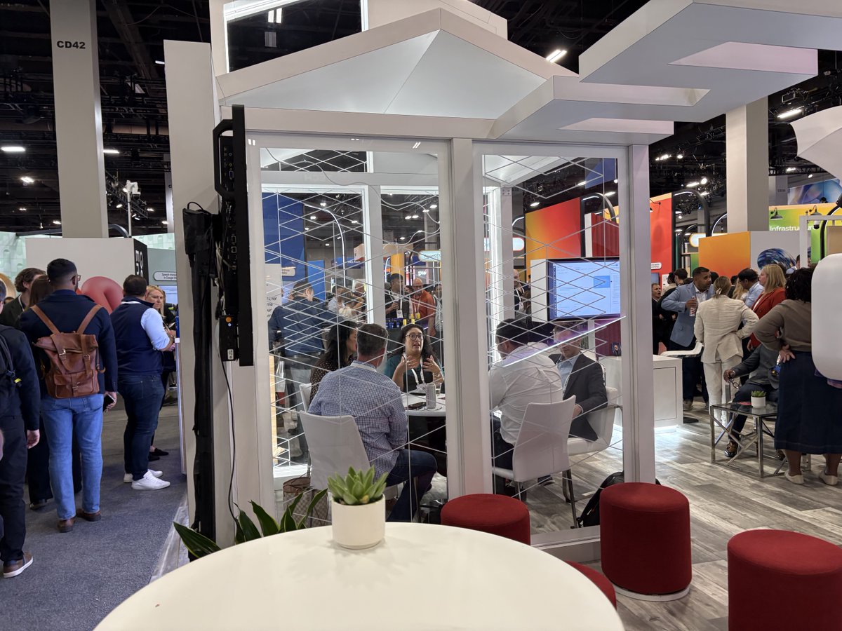 Equinix's tweet image. Thanks for stopping by our booth at #GoogleCloudNext. We covered Google's largest Cloud Interconnect partnership, Distributed AI™ Hub, Fabric Cloud Router, and Gemini-powered network intelligence.

eqix.it/3pEI8Nq #GoogleCloud