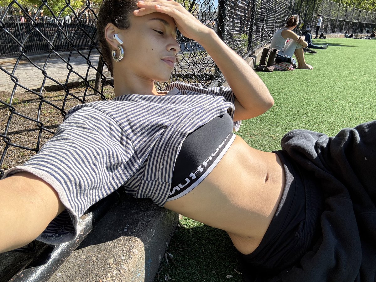 sarina 🛋 tweet media