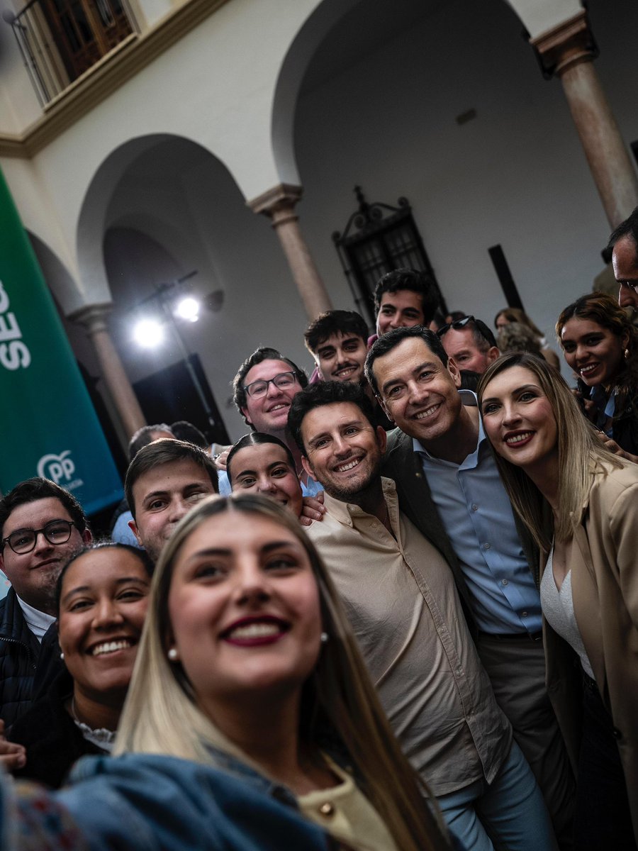ppandaluz's tweet photo. Confianza, estabilidad, futuro y seguridad.

El programa de gobierno de @JuanMa_Moreno para que Andalucía siga avanzando. 

#ConLaFuerzaDeAndalucía 
#JuanmaPresidente https://t.co/Hdapt1ggmj