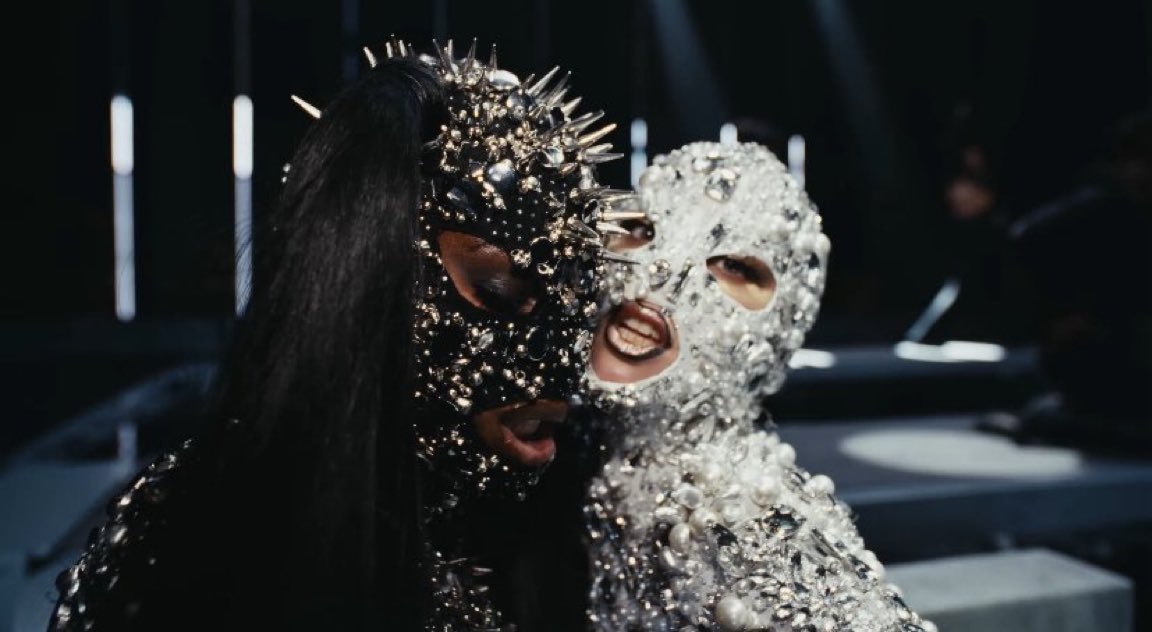 I need to see <a href="/DiscordAddamsX/">Discord x Addams</a> in both of these looks immediately