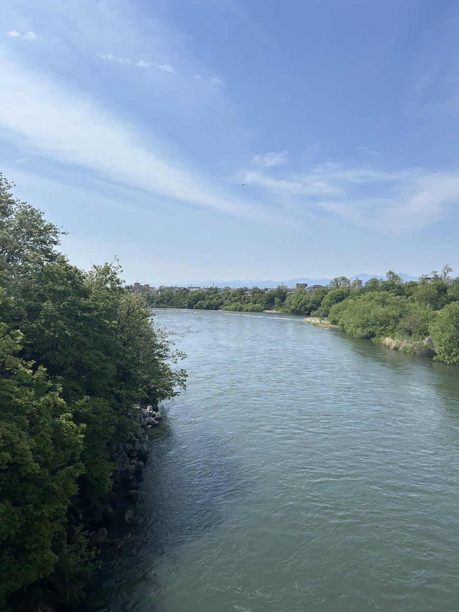sachi2019's tweet photo. GWも始まるというのに、近県への出張。
天気もいいのでお迎えを断って歩いてるけど、あっつ☀️！ https://t.co/QfijzM2CVz