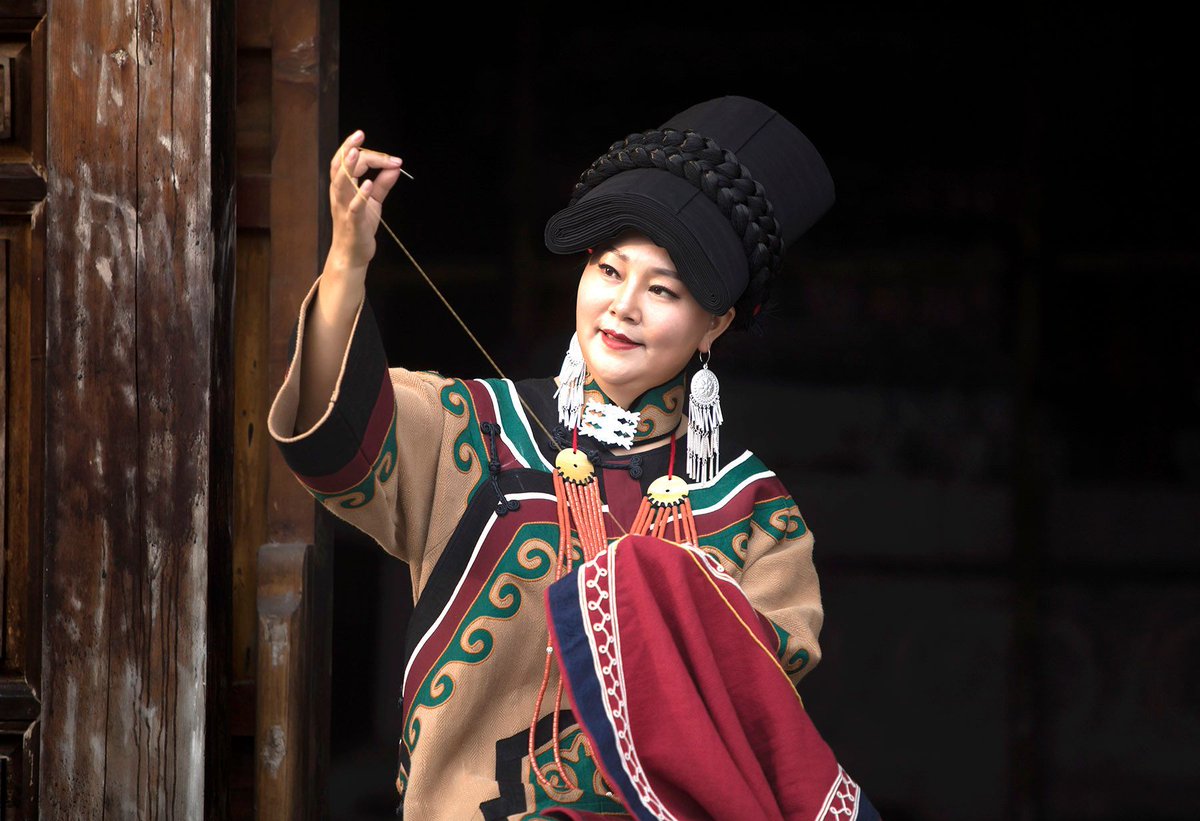 ChinaDailyAsia's tweet image. With a passion for Yi #embroidery, entrepreneur spreads the heritage while teaching skills to other women, giving them a sense of confidence and independence. #ChinaHeritage
buff.ly/QQXc0Th