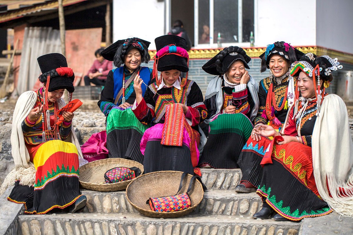 ChinaDailyAsia's tweet image. With a passion for Yi #embroidery, entrepreneur spreads the heritage while teaching skills to other women, giving them a sense of confidence and independence. #ChinaHeritage
buff.ly/QQXc0Th