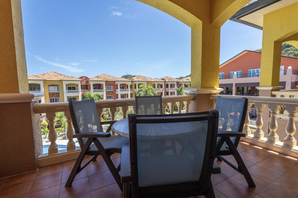 RoatanLife's tweet photo. Own a piece of paradise! 🌴✨

50% ownership at Infinity Bay #708 offers luxury living with ocean views, private beach access, and resort amenities. Ideal for getaways or rental income.

Price: $235K  
MLS#: 25-263  
👉 https://t.co/bEbIB43HsF

#MyRoatanLife #LuxuryLiving https://t.co/rzO47Nb2iO