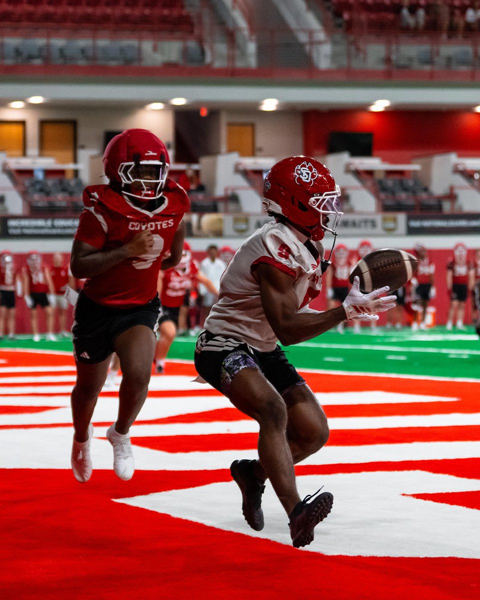 South Dakota Football tweet media