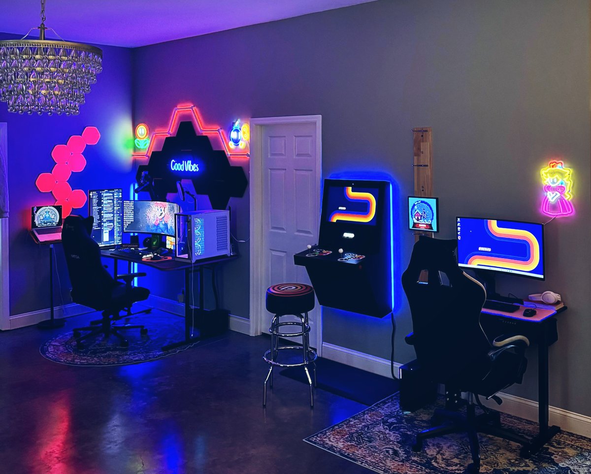 thepolycade's tweet image. What a gorgeous setup! 🤩

Another incredible setup shared by one of our community members!

#arcade
#arcadegames
#retrogaming
#polycade