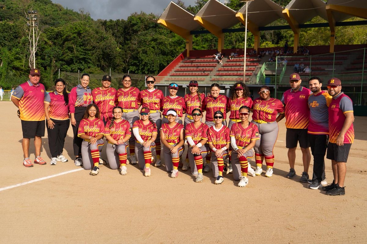 DeportesUprh's tweet image. 🥎🔥 ¡Las #Búhas siguen en acción!

Van por la medalla de bronce frente a #PUCPR. 

#UPRH, ven y apoya a tu equipo.

 ¡El Nido se hace sentir! 🦉

#YoSoyBúho #FestivalDeportivo2026 
@UPRHComunica