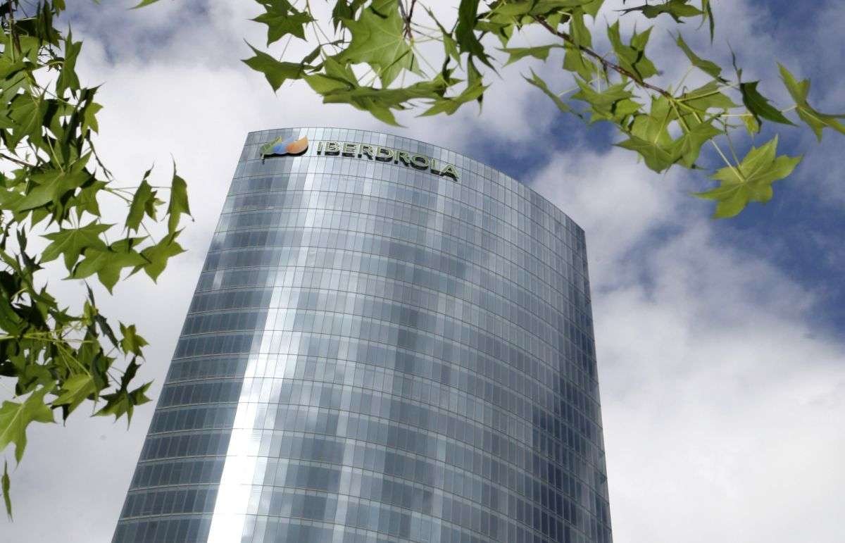 Securizame's tweet image. Iberdrola reconoce la filtración de datos de 20.000 clientes actuales escudodigital.com/ciberseguridad… #Internet #Noticia #Tecnología #CiberSeguridad vía @DigitalEscudo