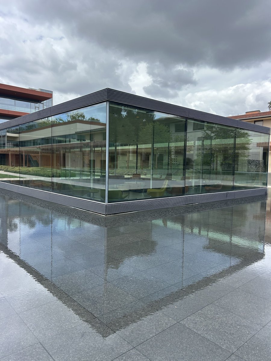 ericdmchugh0's tweet photo. @dataing_io has a productive day at the AI and Alumni leads event at @CMCnews .

This building was also cool, onwards and upwards. https://t.co/Uzyvol2Cai