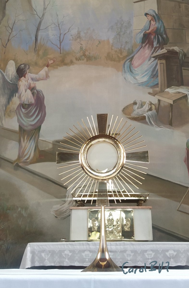 Alabado Sea El Santísimo Sacramento Del Altar Jesús Resucitado Está Realmente Presente En La Santa Eucaristía Y Al Mismo Tiempo En El Cielo Al Ser Dios Nada Es Imposible Para Él