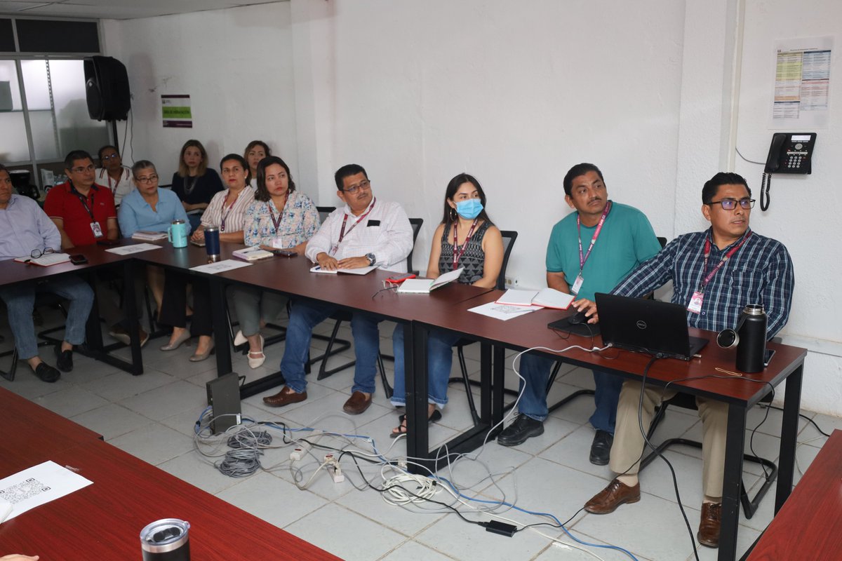 IEPCTabasco's tweet photo. El #IEPCTabasco, en cumplimiento al Programa Anual de Trabajo 2026 de la Contraloría General, llevó a cabo un taller de capacitación diseñado para asegurar que cada servidor y servidora pública del Instituto cumpla con su responsabilidad de la de Declaración de Situación Patrimonial y de Intereses 2026.

El taller que fue encabezado por la Contralora General del Instituto Gabriela Tello Maglioni, acompañada de la Coordinadora de enlace y situación patrimonial de la Contraloría General Catalina López Ventura y por el Auditor de la Coordinación de Enlace y situación patrimonial Sergio Zapata Torrez se centró en la Presentación de la Declaración de Situación Patrimonial y de Intereses, así como del acceso al sistema DECLAR@IEPC TABASCO.

Dicha capacitación se llevó a cabo siguiendo un orden conforme a la adscripción, con la finalidad de garantizar una atención personalizada.

"Tu participación es nuestro compromiso".
https://t.co/RbWgyIxj6j