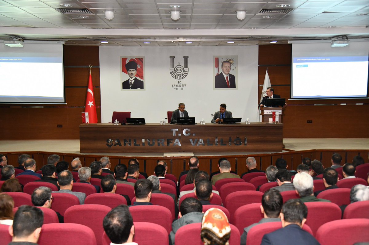 Şanlıurfa valimiz  <a href="/hasansildak/">Hasan ŞILDAK</a> başkanlığındaki Mekânsal Yaklaşım Odağında Entegre Kırsal Kalkınma Projesi Bilgilendirme Toplantısı’na katılım sağladık.Toplantıda; kırsal kalkınmanın güçlendirilmesi, yerel potansiyelin etkin kullanımı ve sürdürülebilir üretim hedefleri ele alındı