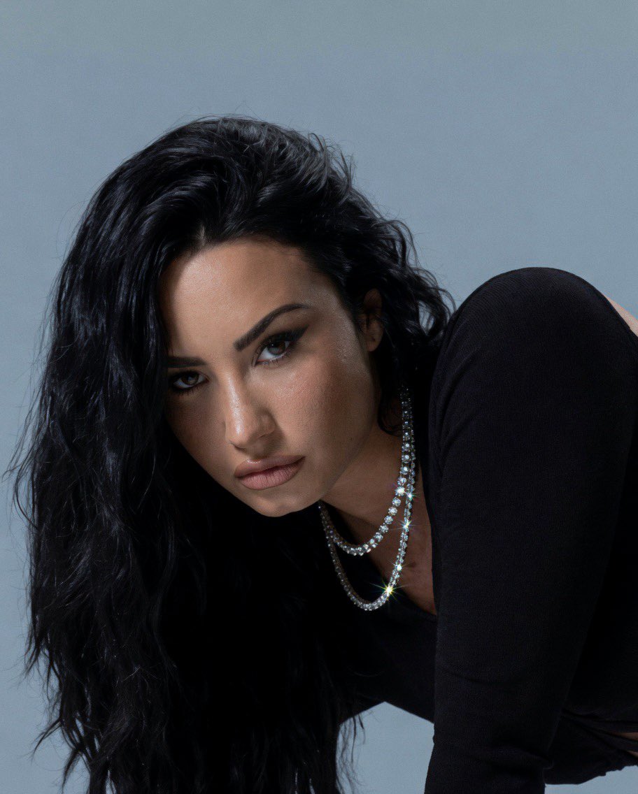 demi loops ❀ tweet media