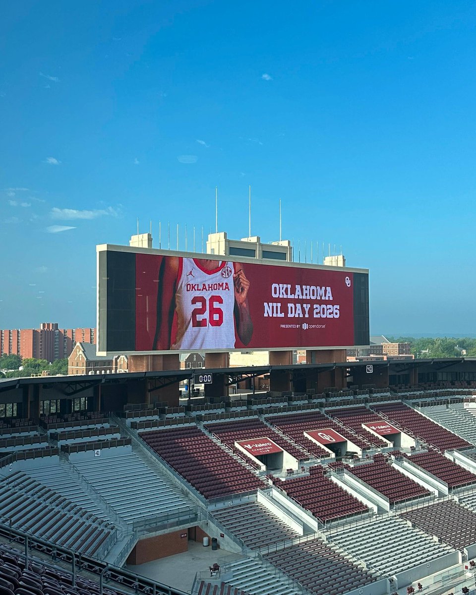 BlakeSchaben's tweet photo. Seeing my work on a billboard in Atlanta was pretty cool.

But when it’s on an @SEC video board, it just means more. https://t.co/dHHKy2KkPW