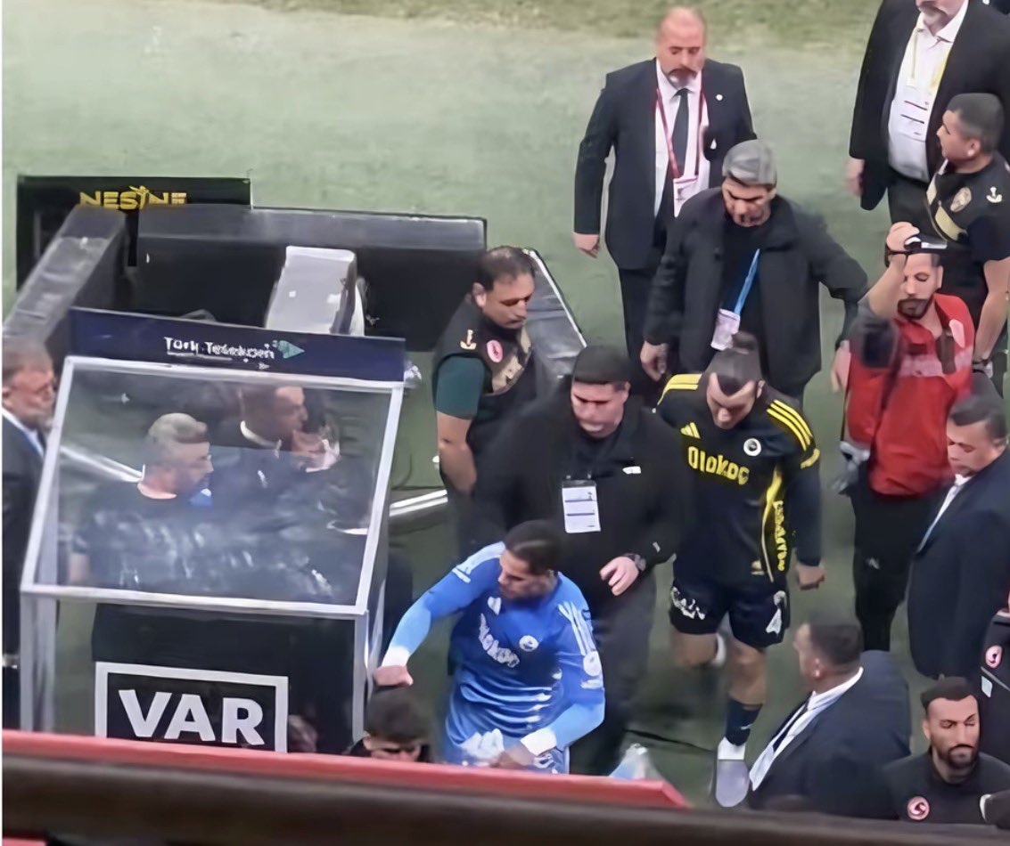 Aykırı tweet media