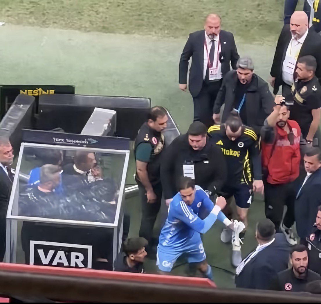 Aykırı tweet media