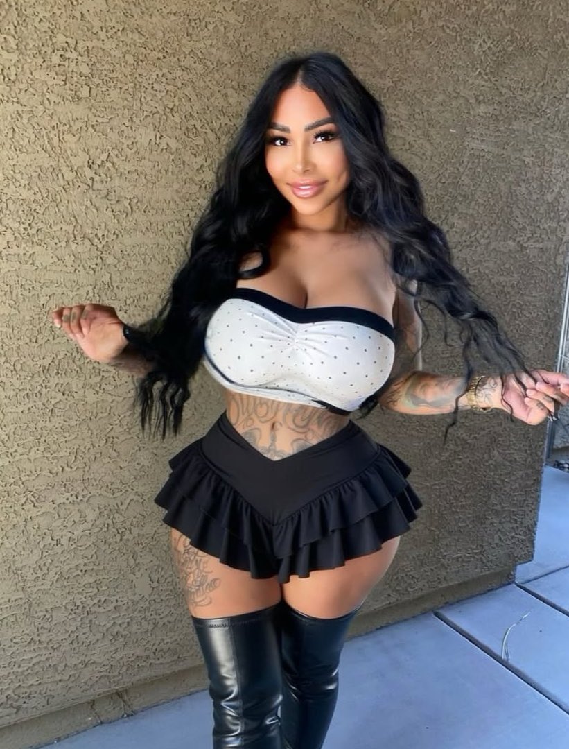 BrittanyaR48597's tweet image. My new favorite outfit 🖤🤍

#ootd