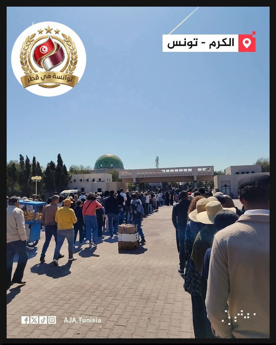 NOZHAELLOUMI2's tweet photo. صورة اليوم اصطفاف زوار معرض الكتاب #معرض_الكتاب #تونس #الكرم 🇹🇳🇹🇳🇹🇳 https://t.co/VHztSVOdHv