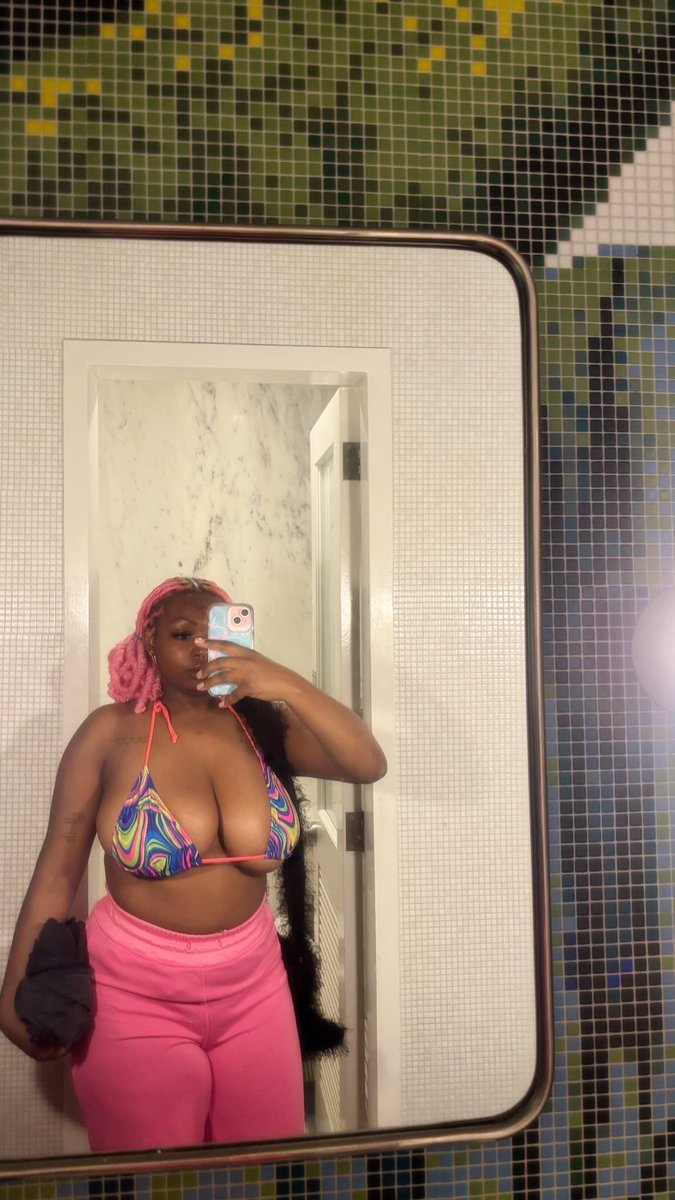 Rhainaa_'s tweet photo. STACKED https://t.co/xtOVM9rGiM