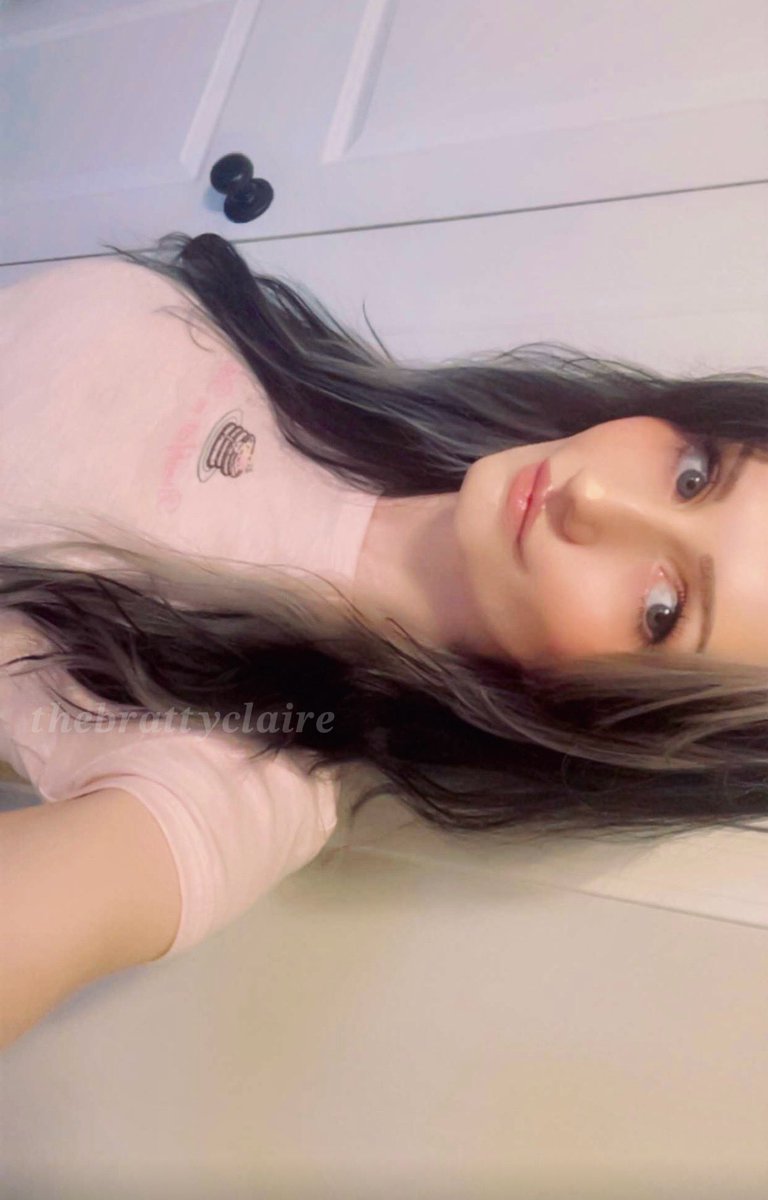 TheBrattyClaire's tweet photo. 🎀💸✨ https://t.co/Krn8l1uLOi