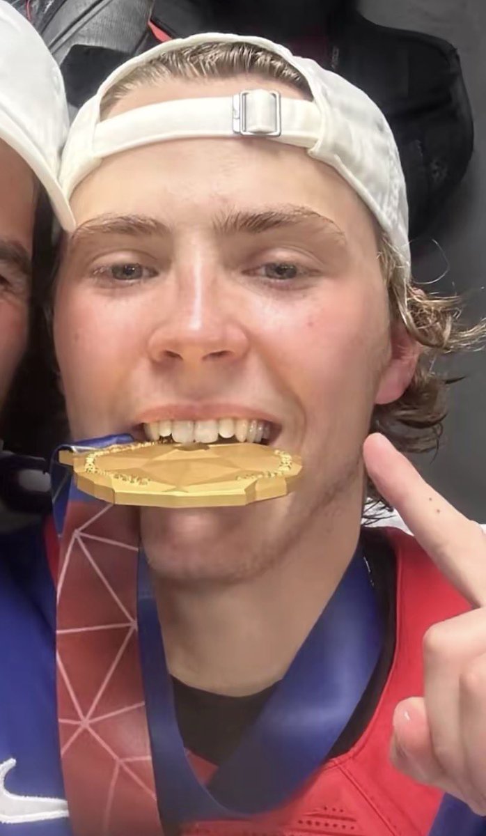 ₄₂ kian 🦇 tweet media