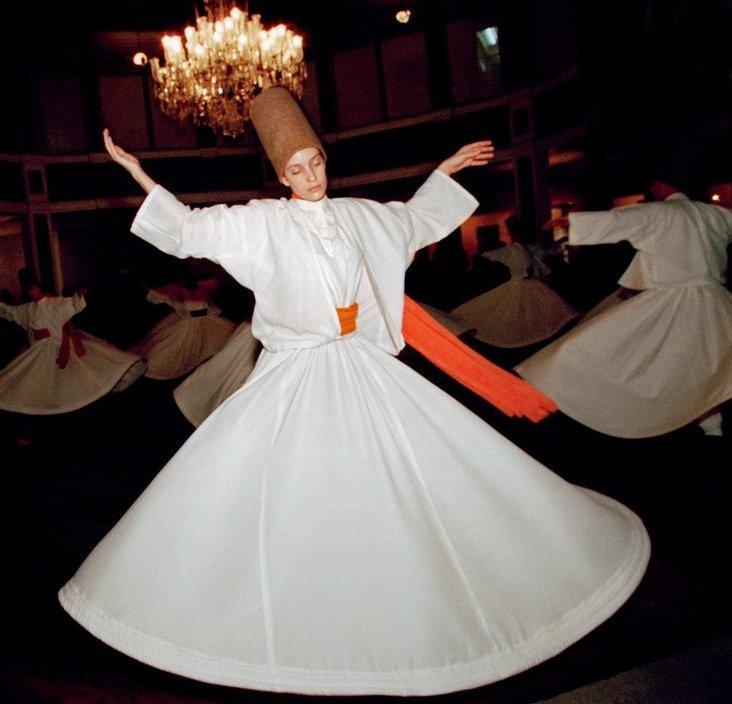 menavisualss's tweet image. 🇹🇷 Female whirling dervish in Mevlahane. Istanbul, 2002