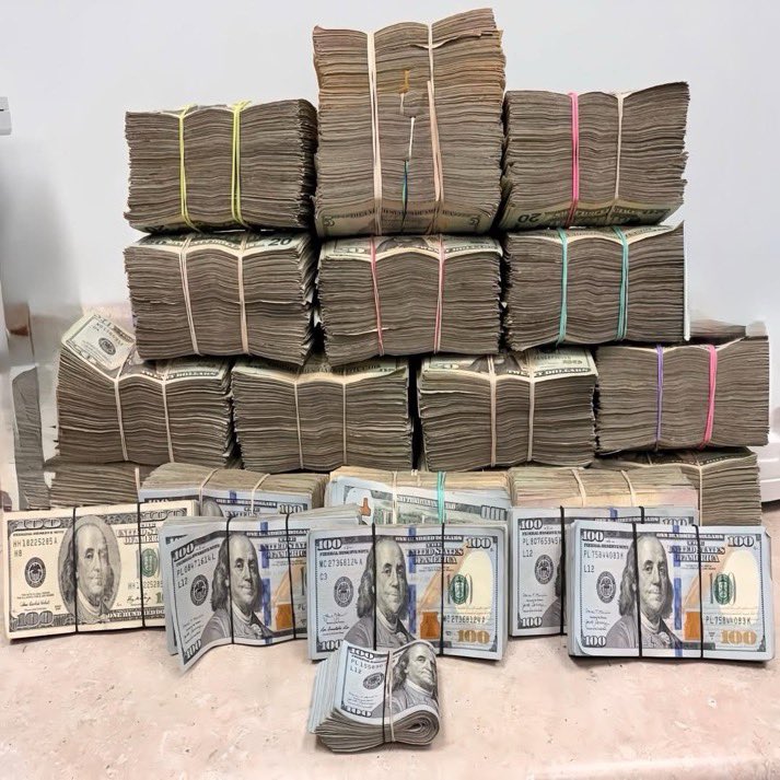 SAY CHEESE! 👄🧀 tweet media