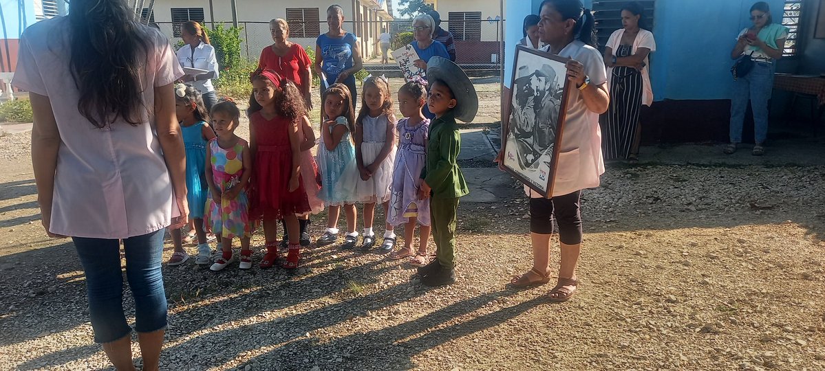 JorgitoLabaut's tweet image. Con la presencia de las niñas y niños del círculo infantil Flor de la Sierra se desarrolló el matutino en la #Dirección General de Educación en Jiguaní, dedicado al centenario del Comandante en Jefe Fidel Castro Ruz. #CubaMined. #EducaciónGranma. #100AñosConFidel.