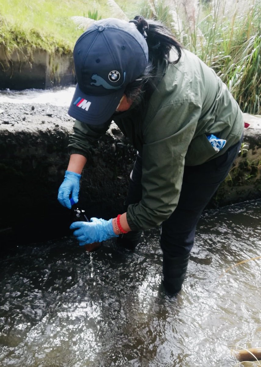 Agricultura_CZ3's tweet image. #Cotopaxi | Realizamos la toma de muestras de agua en el punto de captación de la Junta de Riego Bartolomé Sancho Hacho Pullupaxi, del cantón Saquisilí. A fin de conocer la calidad del agua y contar con información técnica que contribuya a mejorar los índices de productividad. 🌱