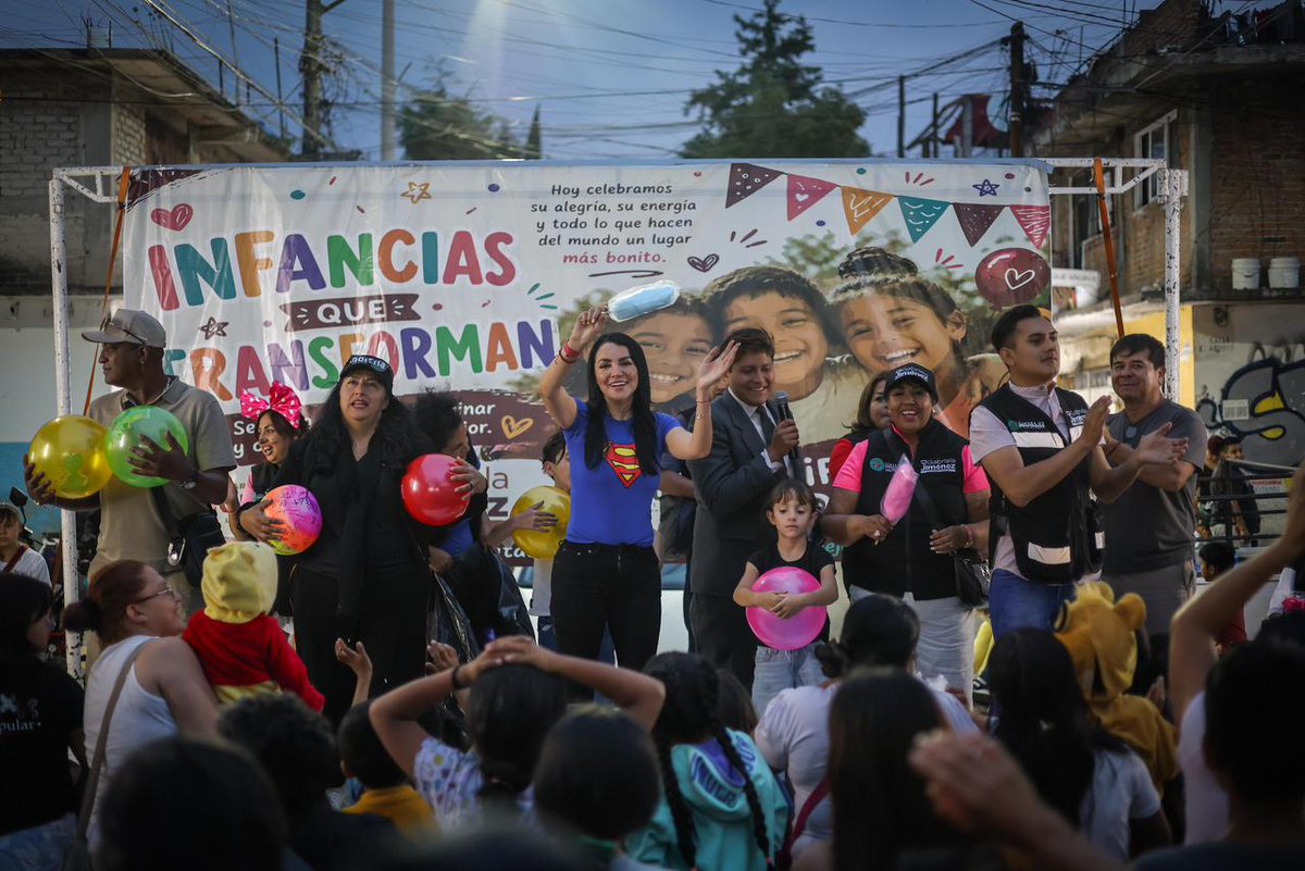 RutaElectoralmx's tweet photo. 🎈 En Azcapotzalco, la diputada @GabyJimenezMX  celebró el Día de las Infancias junto a familias de la demarcación.

Durante el evento, madres y padres pidieron mejorar servicios, mientras la legisladora se comprometió a “rescatar y transformar” la alcaldía.
🔗https://t.co/oECbSySyUm