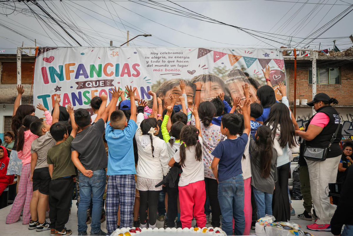 RutaElectoralmx's tweet photo. 🎈 En Azcapotzalco, la diputada @GabyJimenezMX  celebró el Día de las Infancias junto a familias de la demarcación.

Durante el evento, madres y padres pidieron mejorar servicios, mientras la legisladora se comprometió a “rescatar y transformar” la alcaldía.
🔗https://t.co/oECbSySyUm