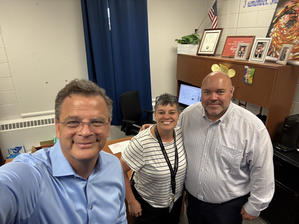JimWichman's tweet photo. Back in Fort Smith, AR one last time this year.
Leaders at Chaffin MS & Orr Learning Center truly live humans before titles—balancing strong systems with a commitment to keep leveling up.
Students matter. Staff matter. Culture matters.
#ItMatters #HumansFirst #iBelieve https://t.co/UApbXugSfD