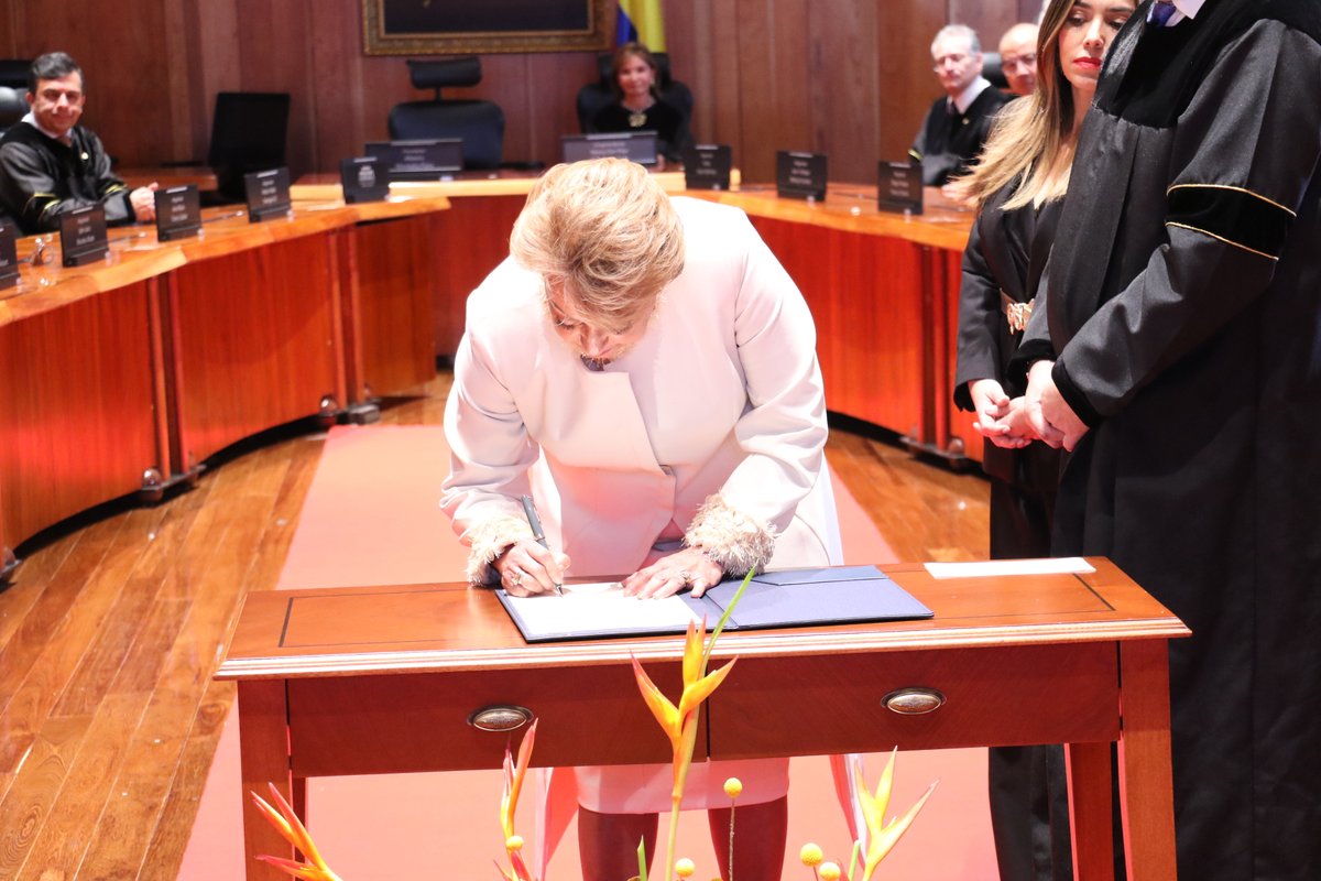 consejodeestado's tweet photo. Ante la Sala Plena del @ConsejodeEstado tomó posesión la magistrada de la Sección Tercera, Zoranny Castillo Otálora. 

Reviva la transmisión: https://t.co/0y1vAWQSCf https://t.co/6mwXGrsH16