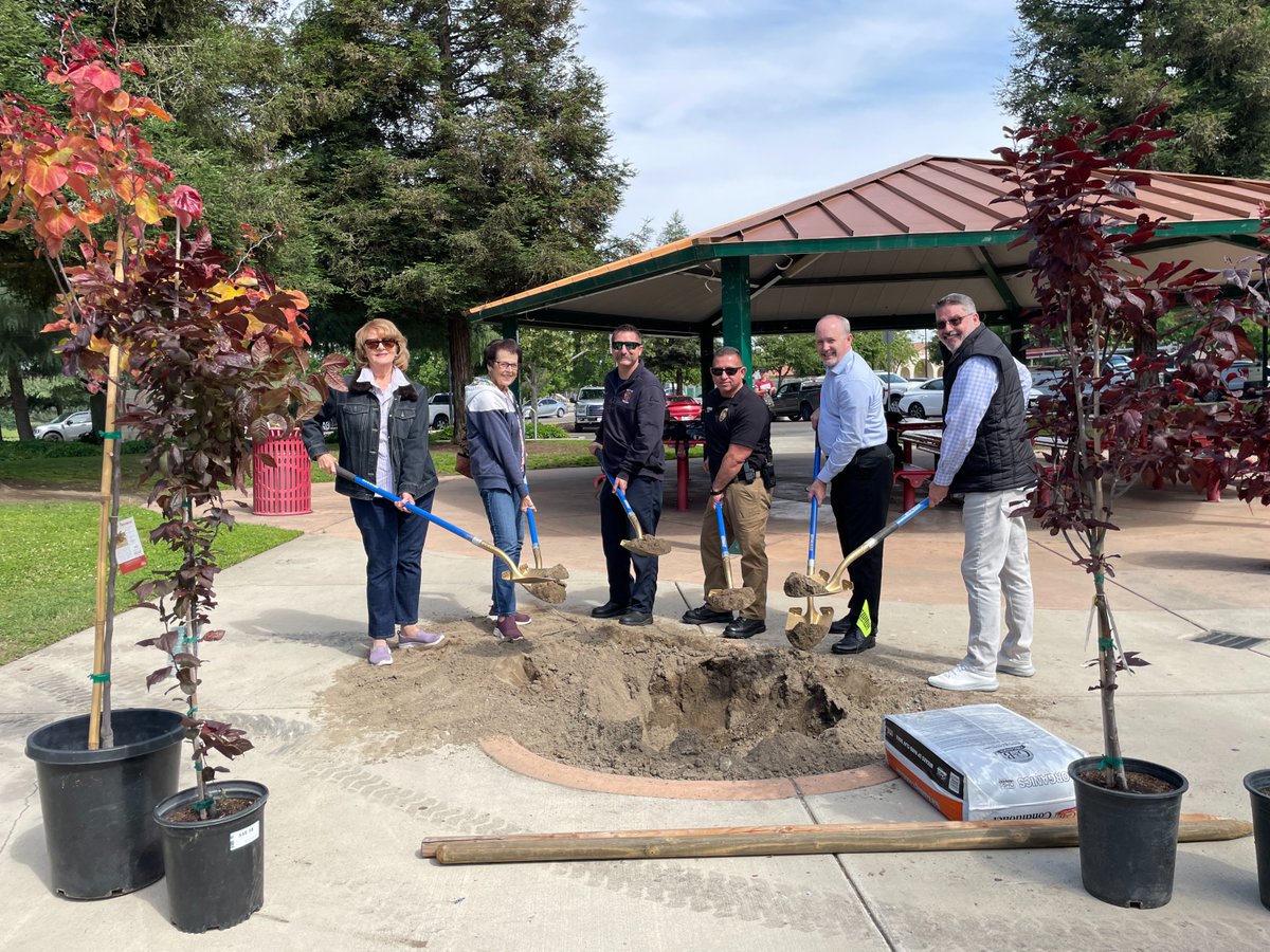 CountyofTulare's tweet image. Happy Arbor Day, Tulare!

On Friday, the City of Tulare celebrated Arbor Day by planting 18 trees at Del Lago Park. 2026 also marks the 35th consecutive year Tulare has been recognized as a Tree City USA community!

#TulareCounty #Tulare #ArborDay #TreeCityUSA